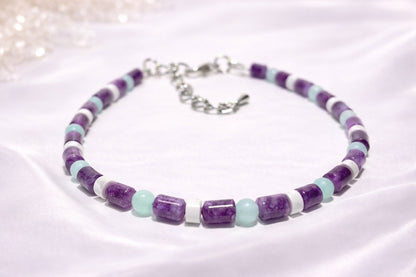 Bracelet de cheville en perles de pierres naturelles amazonite, améthyste et howlite, bijou fabriqué au Québec