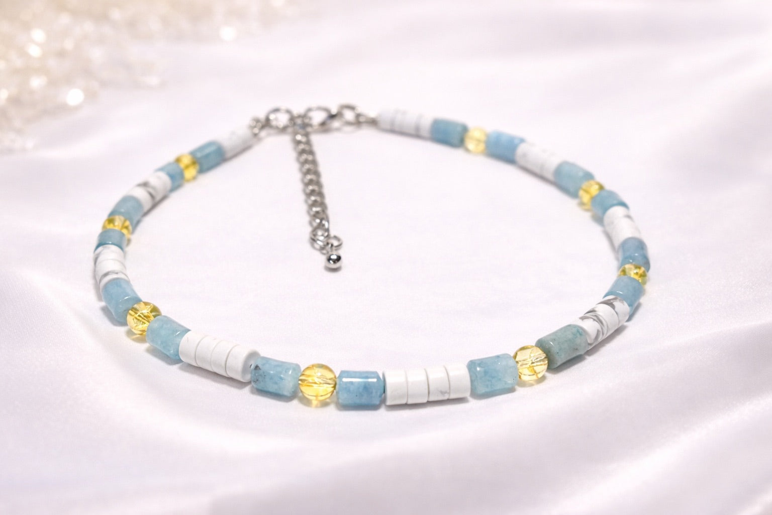 Bracelet de cheville en pierres naturelles – Citrine, howlite et aigue-marine
Fabriquer au Québec 