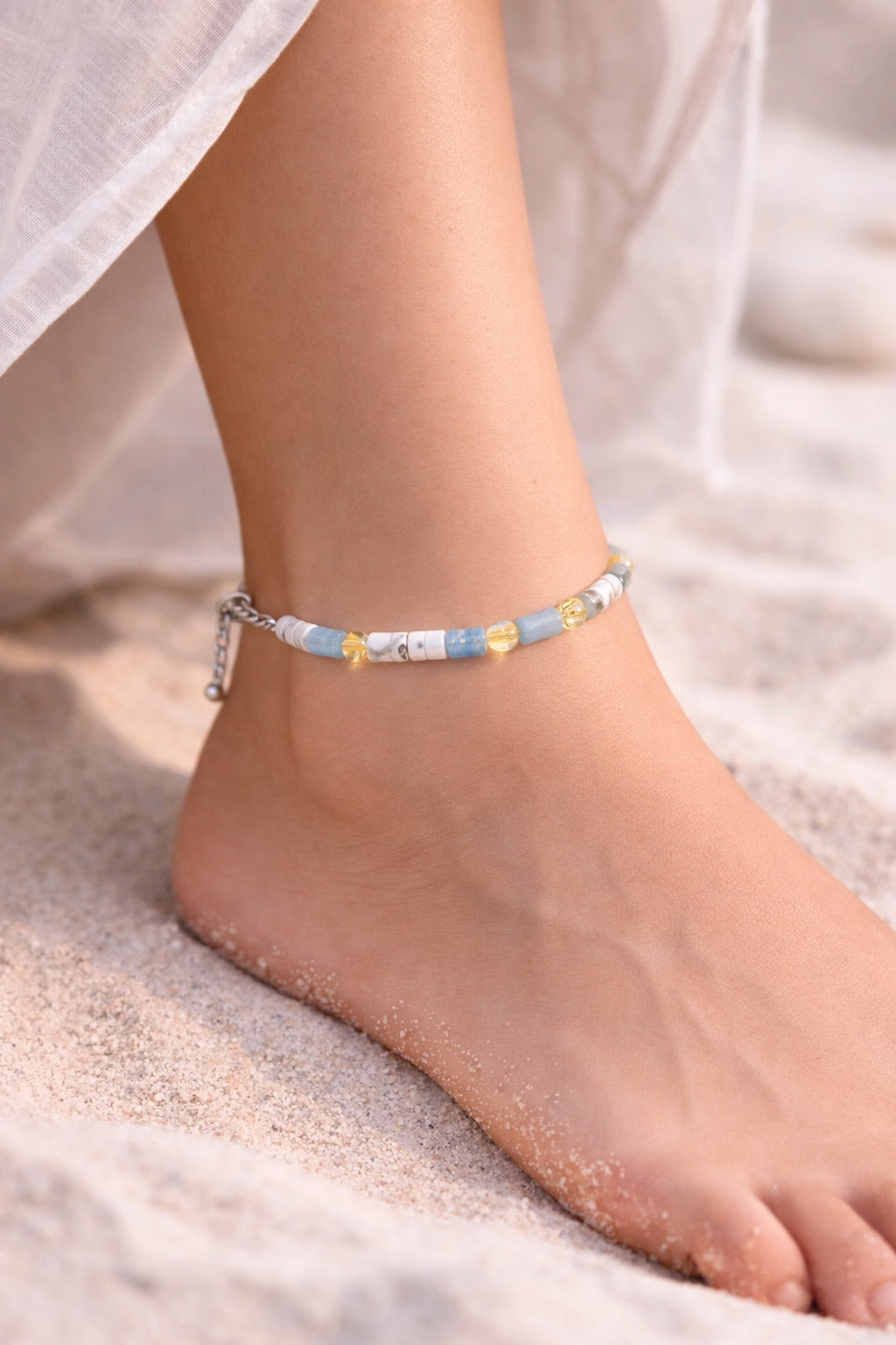 Bracelet de cheville en pierres naturelles – Citrine, howlite et aigue-marine
