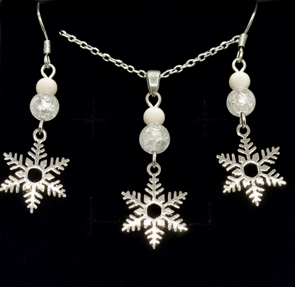Image principale : "Ensemble bijoux Noël collier et boucles d'oreilles avec étoiles dorées et pierres"
Collier seul : "Collier de Noël avec pendentif étoile dorée et pierres naturelles"
Boucles seules : "Boucles d'oreilles étoile de Noël dorées avec pierres naturelles"
