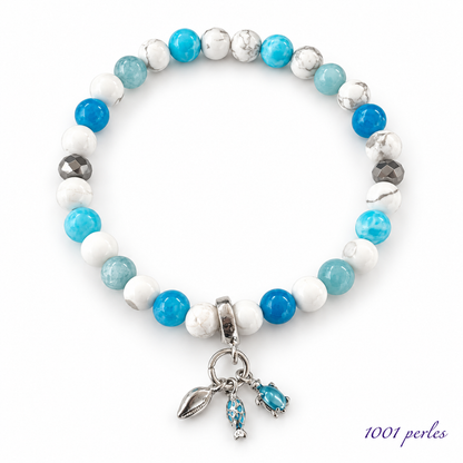 Bracelet Plage en calcédoine, aigue-marine et howlite sur fond blanc, signature 1001 perles