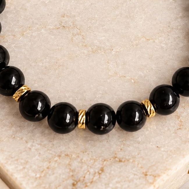 Gros plan du Bracelet en tourmaline noire — détail du bijou réel