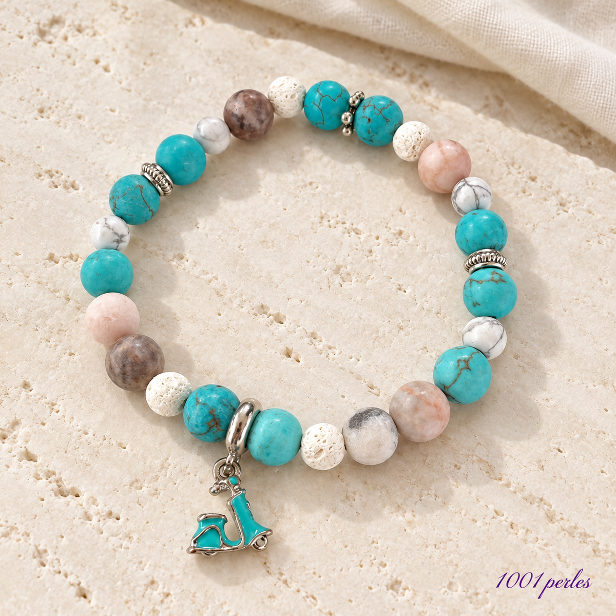 Bracelet Vespa en howlite turquoise, jaspe rose et pierre de lave sur fond chic, signature 1001 perles
