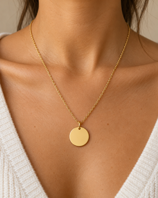 Visuel d’inspiration : collier rond doré sur chaîne standard, sans pierre