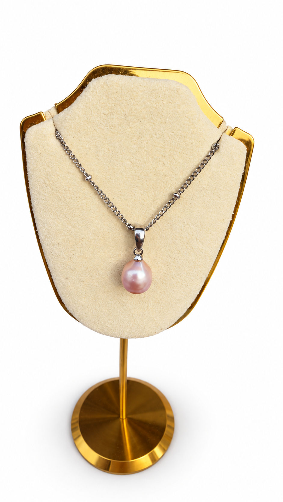 Collier perle d’eau douce rosée sur fond blanc