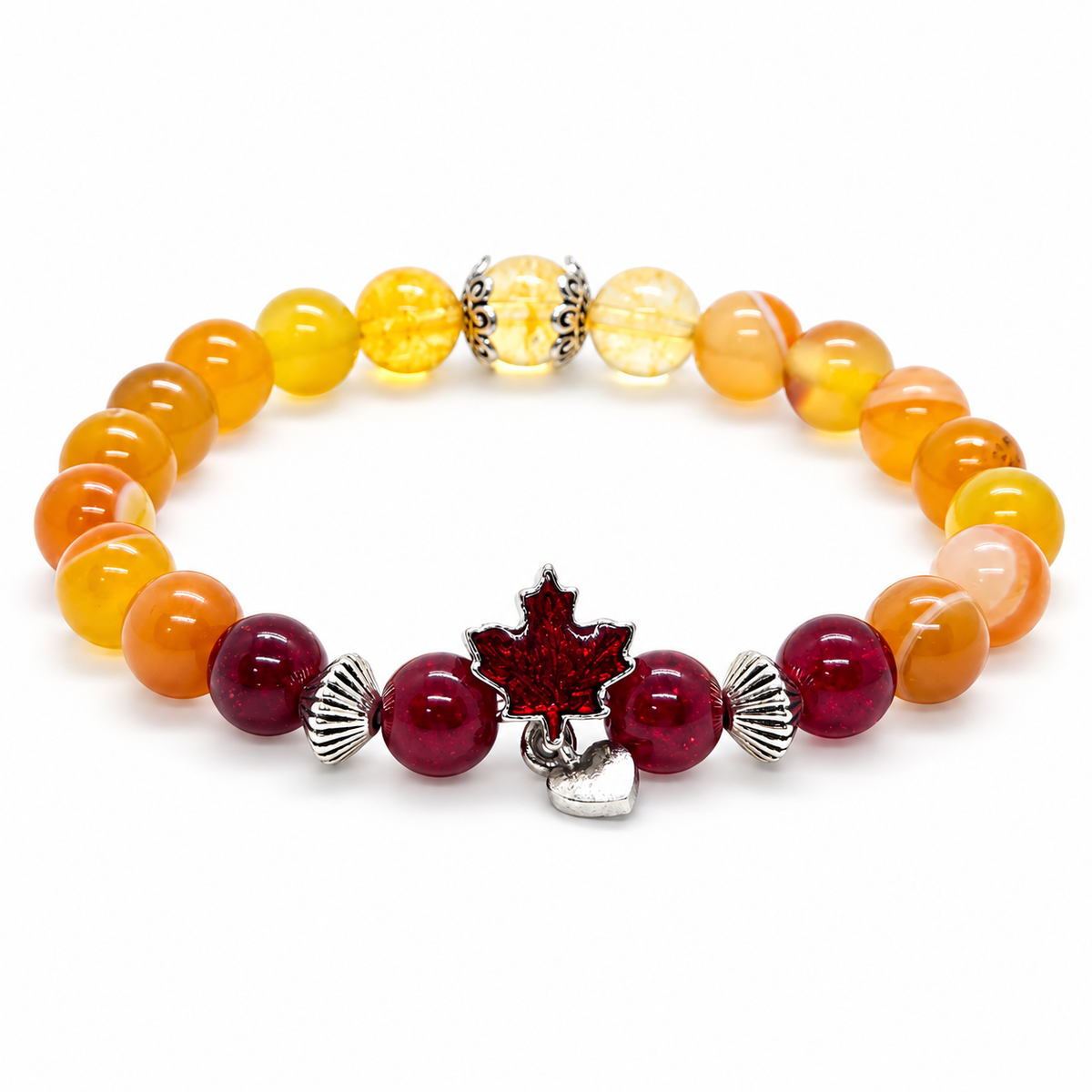 Bracelet Canada couleur, perles jaunes, orangées et bordeaux et feuille d’érable sur fond blanc
