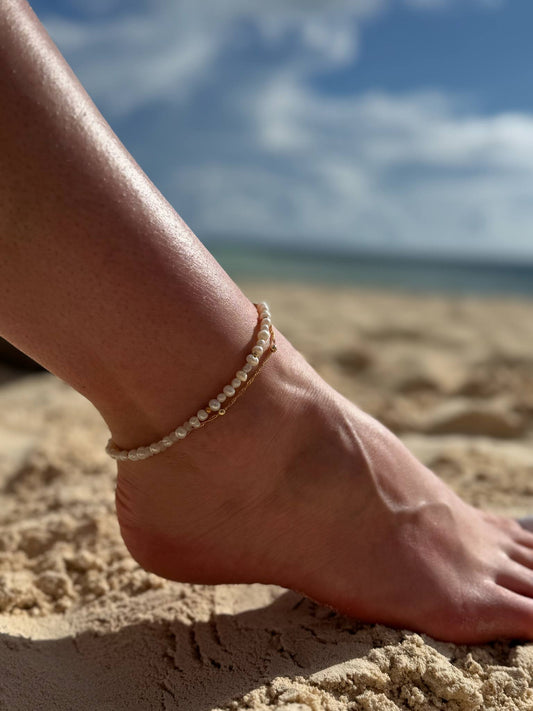 Ankle bracelet made of freshwater pearls